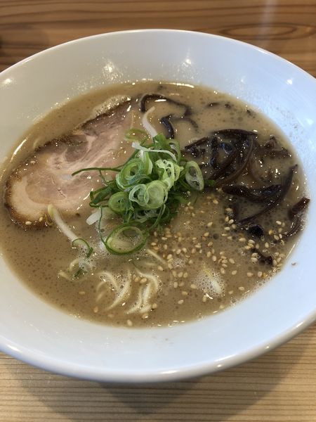 「豚骨ラーメン（替玉無限）」@圭一屋 茅ヶ崎店の写真