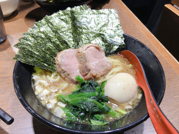 「半熟味玉ラーメン」@麺家 黒の写真