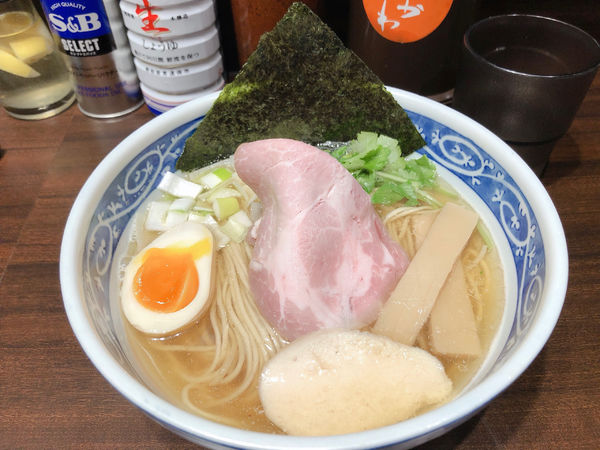 「白醤油煮干そば」@寿製麺 よしかわ 西台駅前店の写真