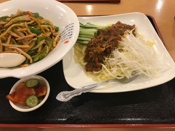 「ジャージャー麺＋青椒肉絲飯　980円」@台湾美食屋の写真