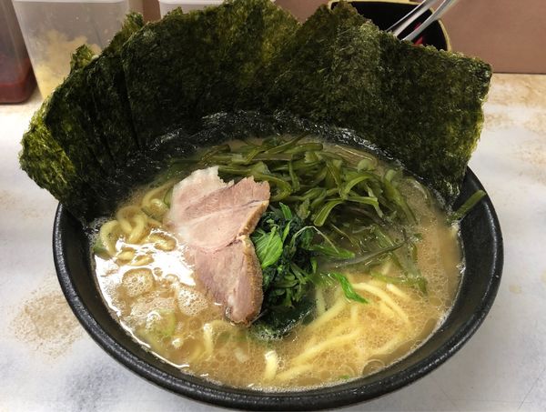 「茎わかめラーメン(中)＋のり　900円＋100円」@川崎家 榎町店の写真