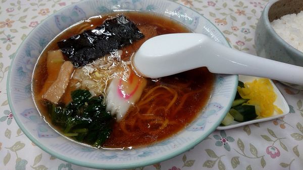 「らあめんセット 700円 ラーメン＋ライス＋メンチカツ」@よか楼 本店の写真