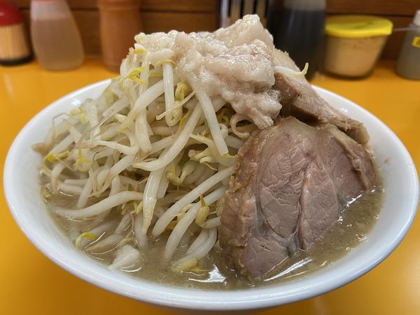 「ラーメン（ﾆﾝﾆｸ ﾔｻｲ ｱﾌﾞﾗ）」@ラーメンエース 八王子店の写真