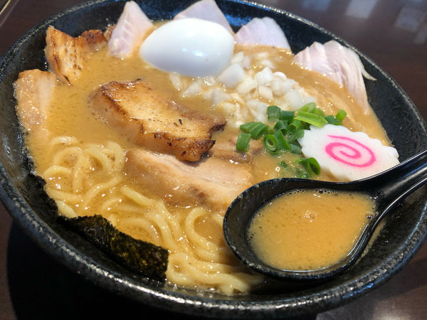 「濃厚中華そば」@中華そば 輝羅の写真