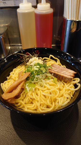 「油そば W(780円)  つぶし生ニンニクW(0円)」@東京油組総本店 大森組の写真