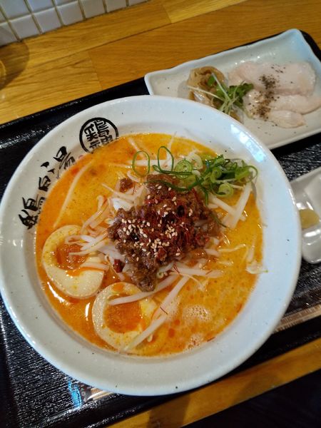 「「旨辛」台湾鶏白湯らーめん（味玉付き）」@らーめん 一宮鶏白湯 鶏神の写真