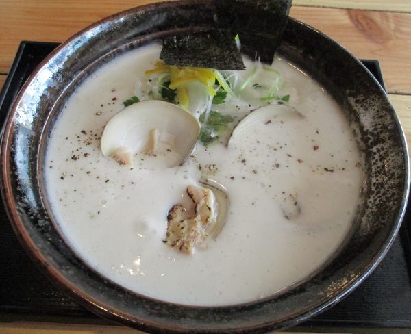 「元祖はまぐり泡ラーメン　890円」@大漁まことの写真