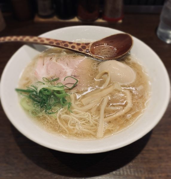 「博多らぁめん（￥720）＋味玉（￥110）」@麺処 むささんじんの写真