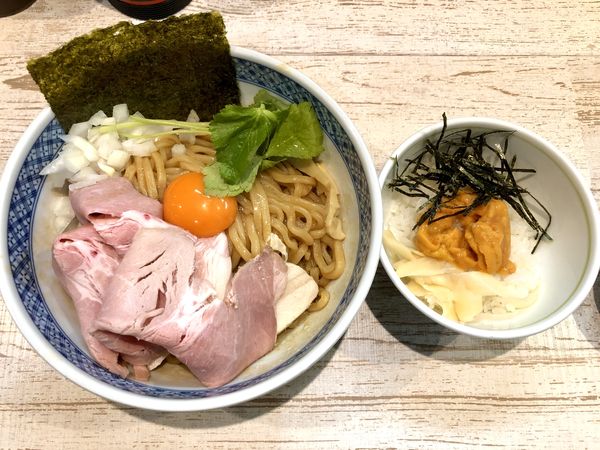 「濃厚たまごのまぜそば￥850＋＜限定＞うに丼￥500」@中華そば 四つ葉の写真