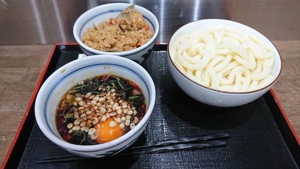 「特製ラー油つけ汁うどん」@つくもうどん 塩小路本店の写真