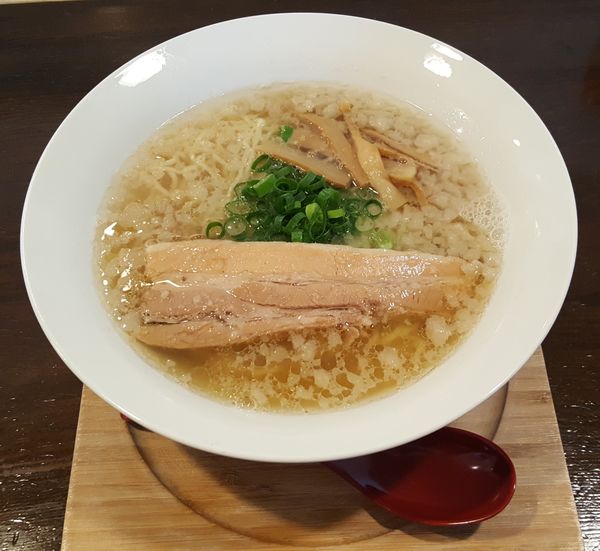 「背脂煮干しラーメン白」@ラーメンは好きですかの写真