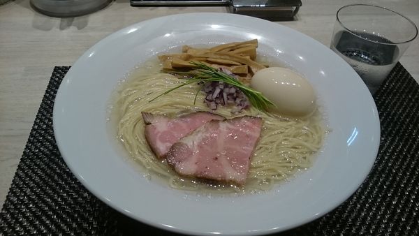 「味玉 中華蕎麦〈塩〉麺大盛・メンマ　￥１２５０」@宍道湖しじみ中華蕎麦 琥珀 東京本店の写真