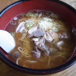 鳥もつラーメン…550円