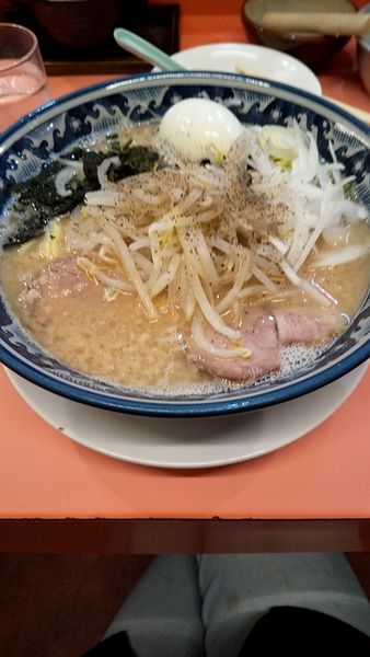 「正油とんこつ大盛り790円+ゆで卵20円」@大公 金沢文庫店の写真