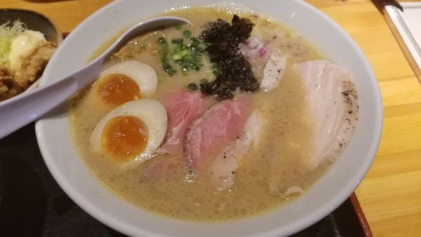 「こってり鶏パイタン　スペシャル」@ラーメン部 がじゃがじゃの写真