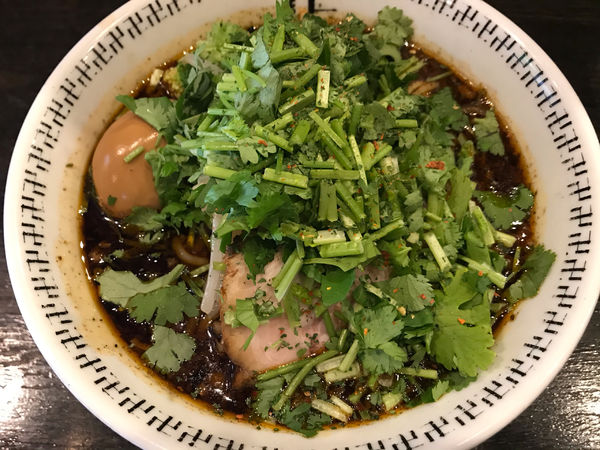 「スパイス・味玉・ラー麺(980円)+パクチー(150円)」@スパイス・ラー麺 卍力の写真