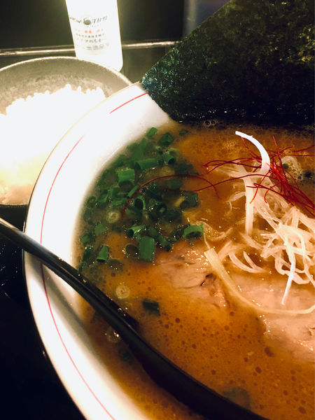 「豚骨醤油+ライス」@SHOWTIME-Ramen-の写真