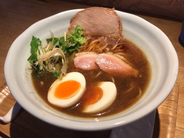 「にほんいち醤油そば」@麺巧 潮 上野製麺所の写真