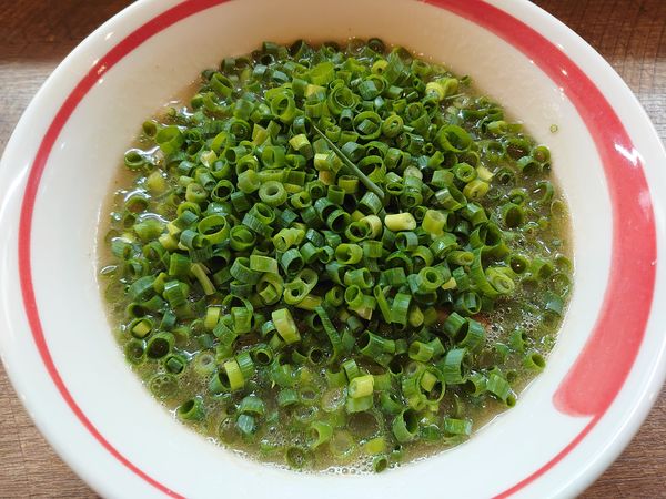 「定番ネギラーメン(880円)」@和歌山ラーメン まる岡の写真