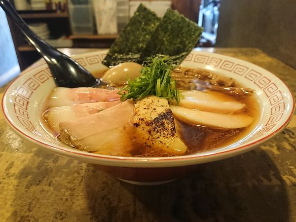 「特製 醤油らぁ麺」@中華そば 向日葵 -beyond-の写真