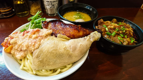 「肉の日限定/鶏白湯つけ麺W骨付鶏+スタミナあいがけ丼　ほか」@らーめん 五ノ神精肉店 煮干し編の写真