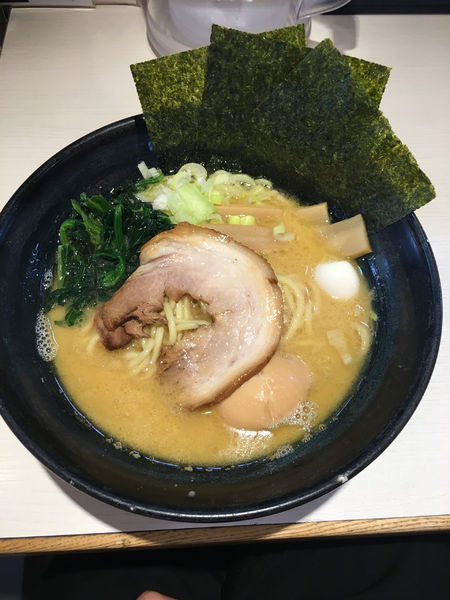 「豚骨醤油」@ゴル麺 横浜本店の写真