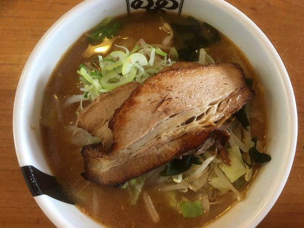 「みそラーメン 630円（厚焼きチャーシュー・もやし+210）」@ラーメン のしめの写真