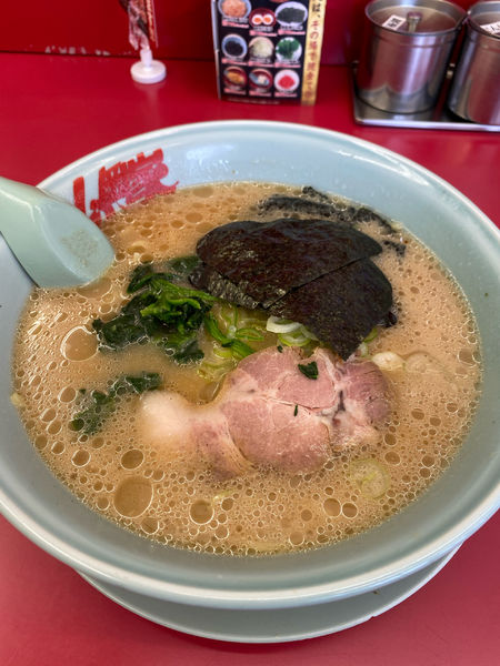 「醤油ラーメン（中盛）」@ラーメン山岡家 伊勢崎宮子店の写真