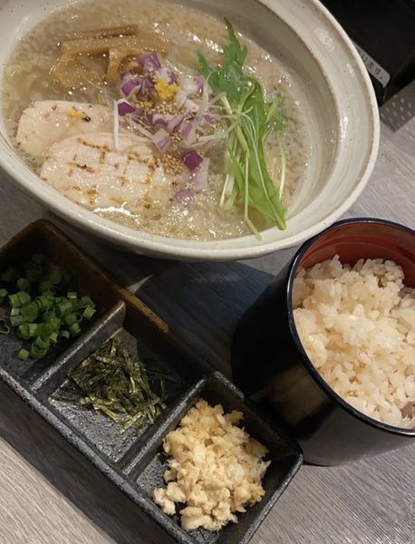 「塩香味油ラーメン、鯛飯」@麺屋DAIKOKUの写真