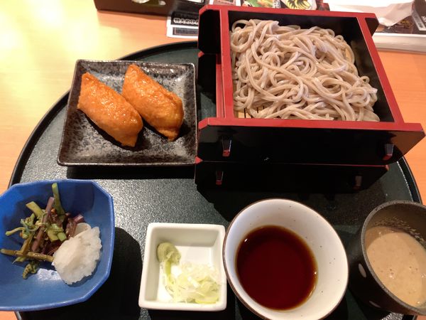 「蕎麦　いなり」@源氏家族 上小塙店の写真