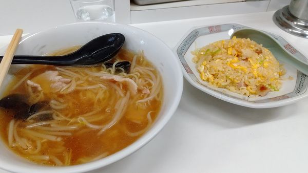 「もやしそば￥７００－　半炒飯￥３５０－」@紅蘭の写真