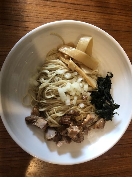 「煮干し油のまぜ麺」@麺＆cafe Coi.Coi.の写真