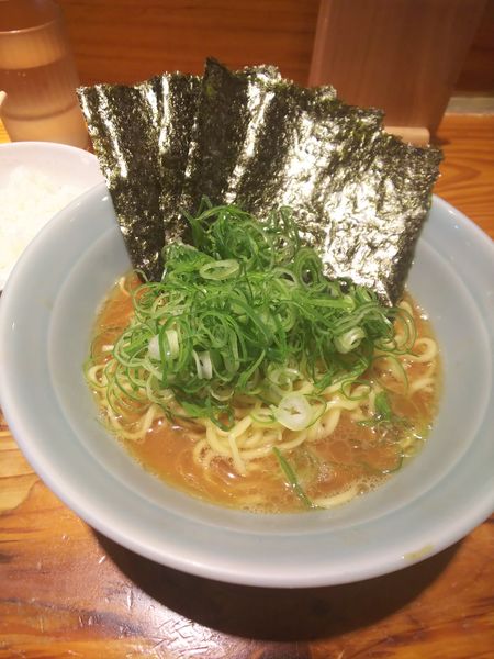 「朝ラー(並) 固め濃いめ多め のり増し５枚」@横浜ラーメン 武蔵家 大井町店の写真