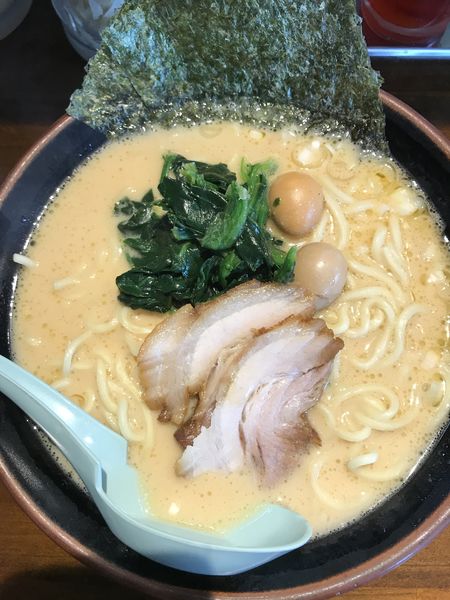 「醤油らーめん+大盛（¥900）」@麺屋TAKUMI 加須店の写真