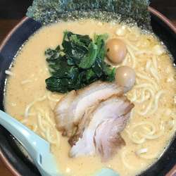 醤油らーめん+大盛（¥900）