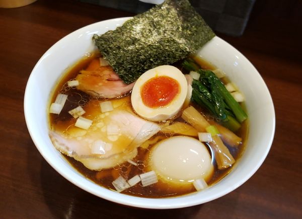 「醤油ラーメン800　味玉120」@とものもとの写真