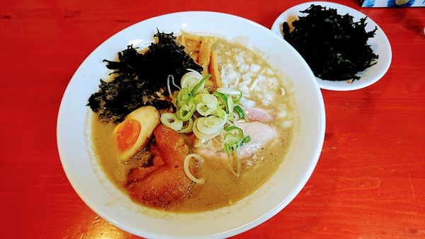 「【期間限定】鯵煮干しの荒炊きそば(中)＋ばらのり」@讃岐ラーメン はまんど横須賀の写真