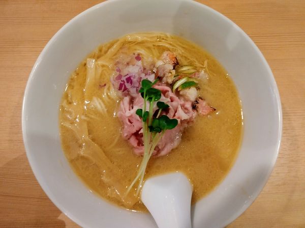 「限定濃厚白湯仕立て」@らぁ麺 鳳仙花の写真