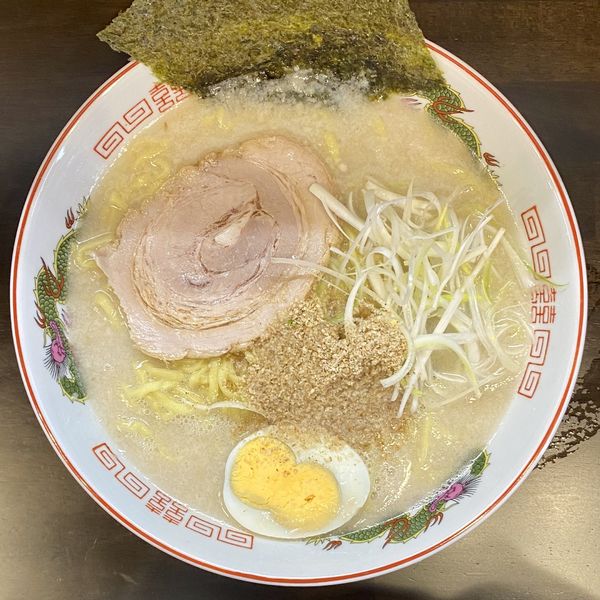 「とんこつ 塩 ¥650円（大盛＋100円）」@岡ちゃんラーメンの写真