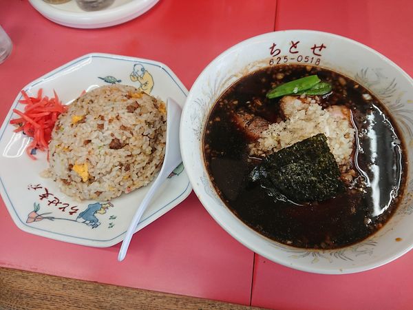 「チャーシュー麺にチャーハン」@ラーメン ちとせの写真