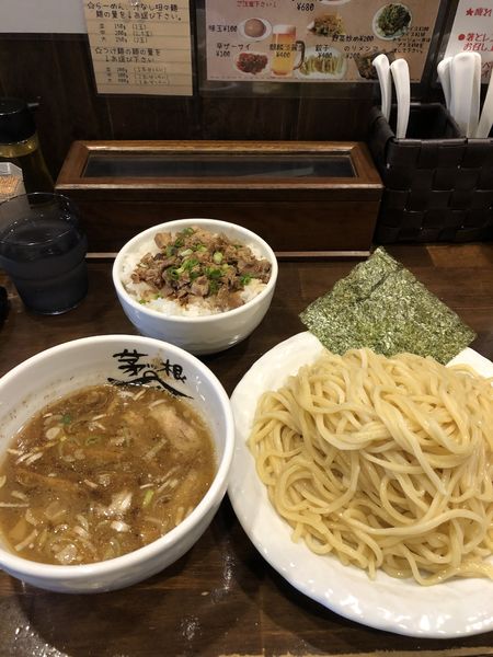 「つけ麺大盛　チャーシュー丼」@麺屋 茅根の写真