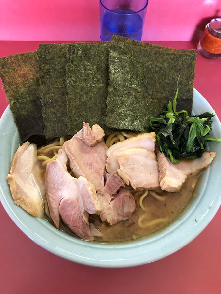 「チャーシュー麺大盛り　海苔　小ライス」@沼津家の写真