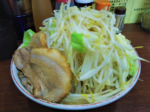 「ラーメン（ヤサイマシマシ、ニンニク）￥850」@ラーメン 豚んちの写真