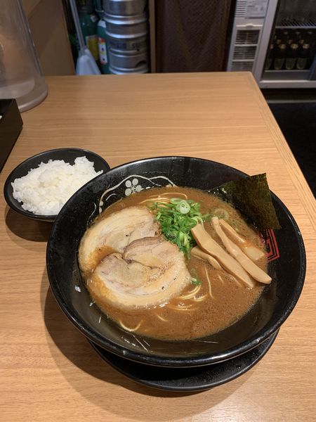 「濃厚豚骨醤油らーめん」@金澤濃厚豚骨ラーメン 神仙の写真