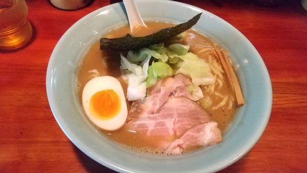 「キャベツの普通盛り750円+100円」@ラーメン専門店 モンゴメリーの写真