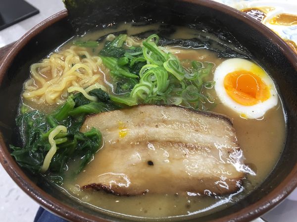 「横浜家系豚骨醤油ラーメン（590円）」@Piccoly オリンピック墨田文花店の写真