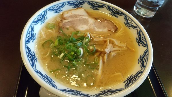 「らぁめん（バリカタ）750円」@博多麺房 赤のれん 西麻布本店の写真