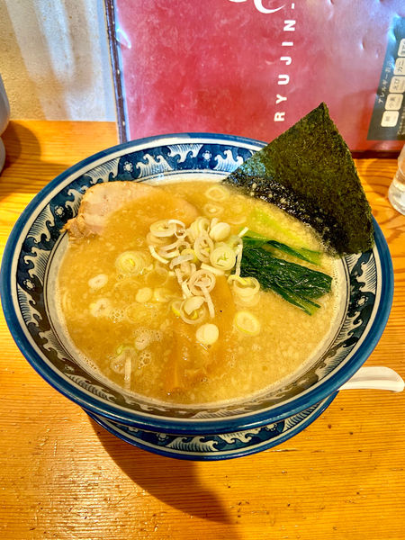 「熟成豚骨醤油ラーメン」@龍神麺の写真