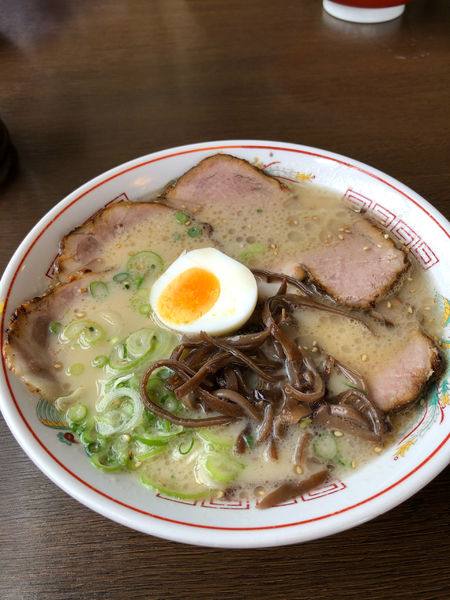 「久留米チャーシューメン980円+替え玉150円」@ラーメン・ホルモン焼肉育元の写真