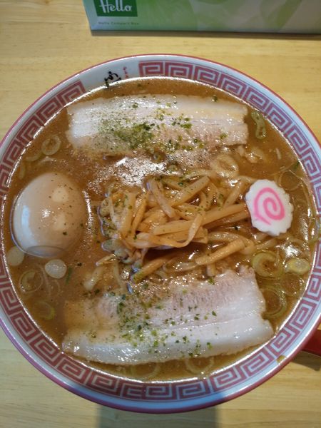 「しょうゆラーメン（味玉付き）」@からみそラーメンふくろう 名駅店の写真